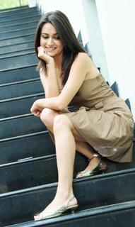 Kriti Kharbanda feet photo thumbnail