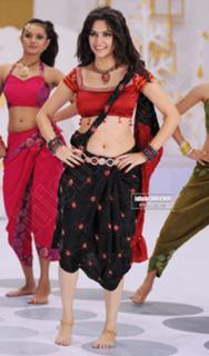 Kriti Kharbanda feet photo thumbnail