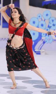 Kriti Kharbanda feet photo thumbnail