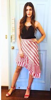 Kriti Sanon feet photo thumbnail
