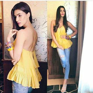 Kriti Sanon feet photo thumbnail