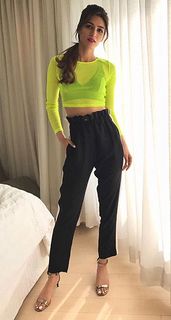 Kriti Sanon feet photo thumbnail
