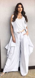 Kriti Sanon feet photo thumbnail