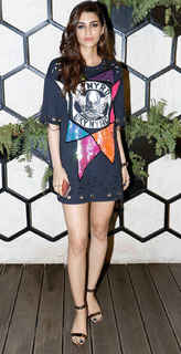 Kriti Sanon feet photo thumbnail