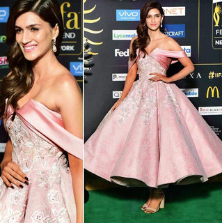 Kriti Sanon feet photo thumbnail