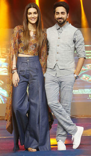 Kriti Sanon feet photo thumbnail