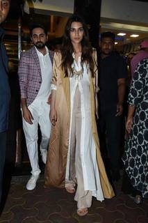 Kriti Sanon feet photo thumbnail