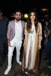 Kriti Sanon feet photo thumbnail