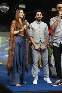 Kriti Sanon feet photo thumbnail