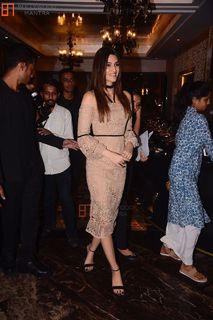 Kriti Sanon feet photo thumbnail