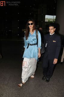 Kriti Sanon feet photo thumbnail