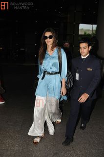 Kriti Sanon feet photo thumbnail