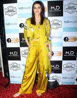 Kriti Sanon feet photo thumbnail