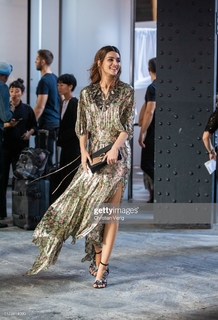 Kriti Sanon feet photo thumbnail