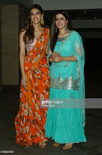 Kriti Sanon feet photo thumbnail