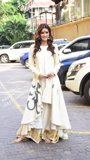 Kriti Sanon feet photo thumbnail