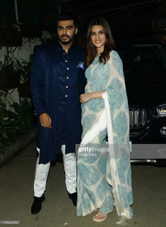 Kriti Sanon feet photo thumbnail