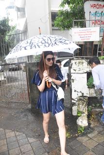 Kriti Sanon feet photo thumbnail