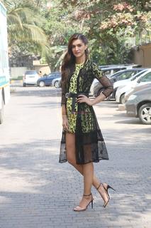 Kriti Sanon feet photo thumbnail