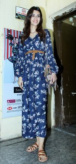 Kriti Sanon feet photo thumbnail
