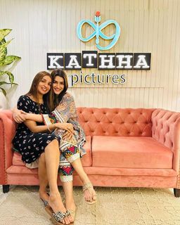 Kriti Sanon feet photo thumbnail