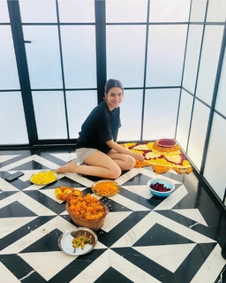 Kriti Sanon feet photo thumbnail