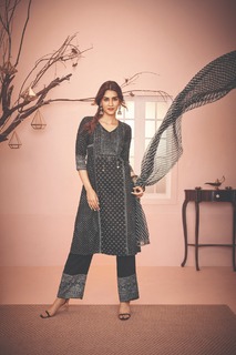 Kriti Sanon feet photo thumbnail