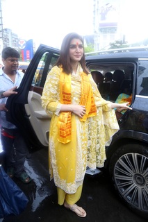 Kriti Sanon feet photo thumbnail