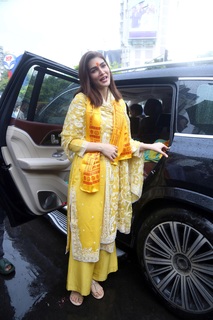 Kriti Sanon feet photo thumbnail