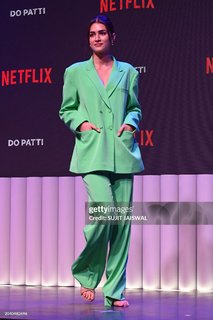 Kriti Sanon feet photo thumbnail