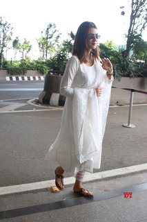Kriti Sanon feet photo thumbnail