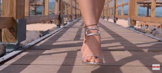 Kriti Sanon feet photo thumbnail