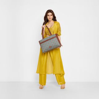 Kriti Sanon feet photo thumbnail