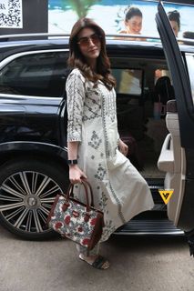Kriti Sanon feet photo thumbnail