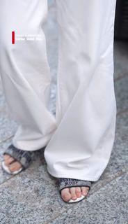 Kriti Sanon feet photo thumbnail