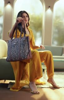 Kriti Sanon feet photo thumbnail