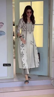 Kriti Sanon feet photo thumbnail