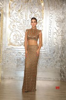 Kriti Sanon feet photo thumbnail