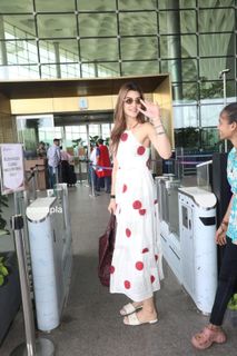 Kriti Sanon feet photo thumbnail