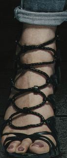 Kriti Sanon feet photo thumbnail