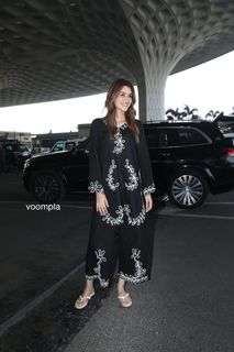 Kriti Sanon feet photo thumbnail