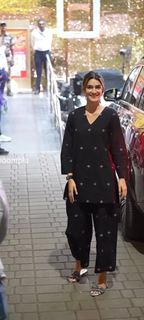Kriti Sanon feet photo thumbnail