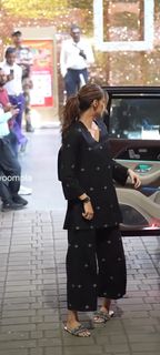 Kriti Sanon feet photo thumbnail