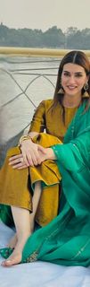 Kriti Sanon feet photo 20