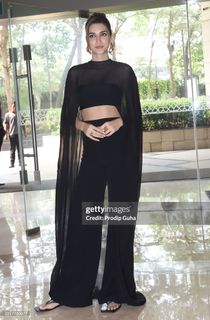 Kriti Sanon feet photo 15