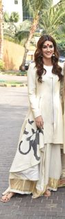 Kriti Sanon feet photo 10