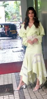 Kriti Sanon feet photo 8