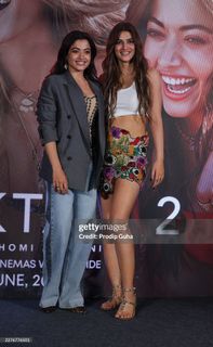 Kriti Sanon feet photo 7