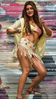 Kriti Sanon feet photo 18
