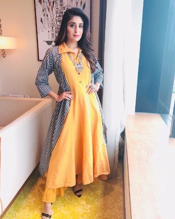 Kritika Kamra feet photo 4